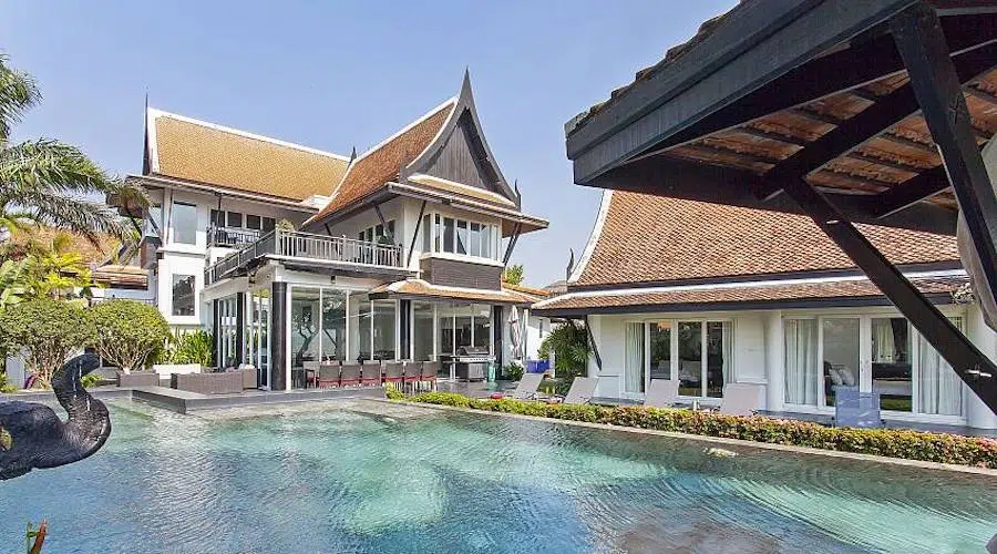 beachfront pool villa black swan in Pattaya