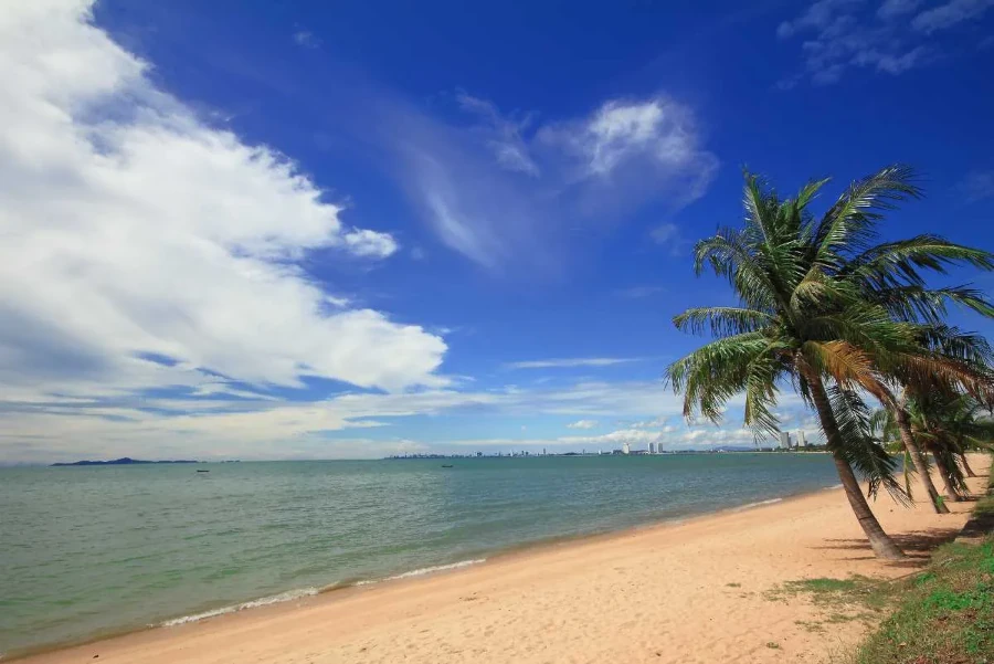 Beautiful view of Bang Saray beach.