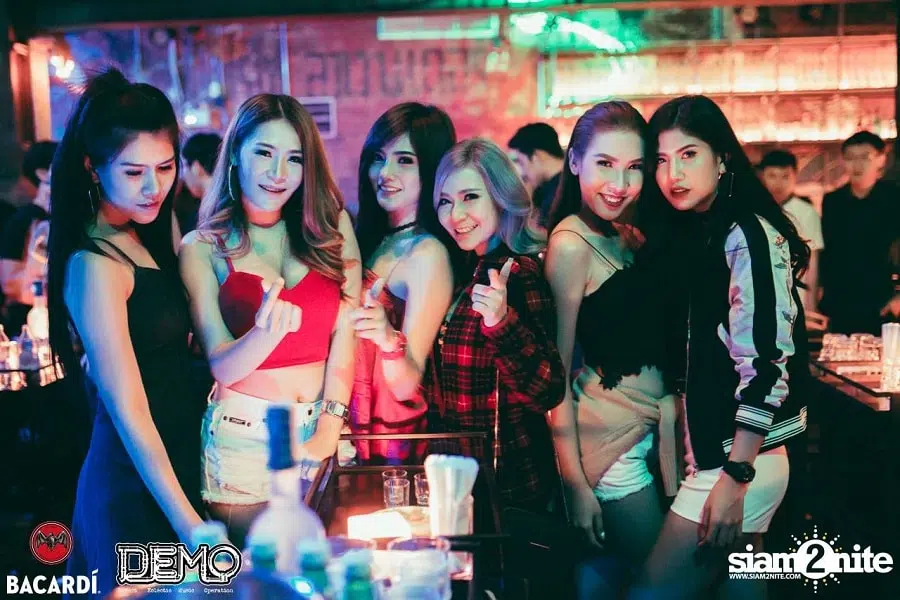 beautiful Thai girls at DEMO Bangkok club in Thonglor Soi 10
