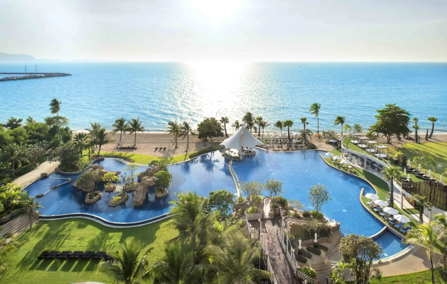 Stunning view of the beachfront and swimming pool at Mövenpick Pattaya.