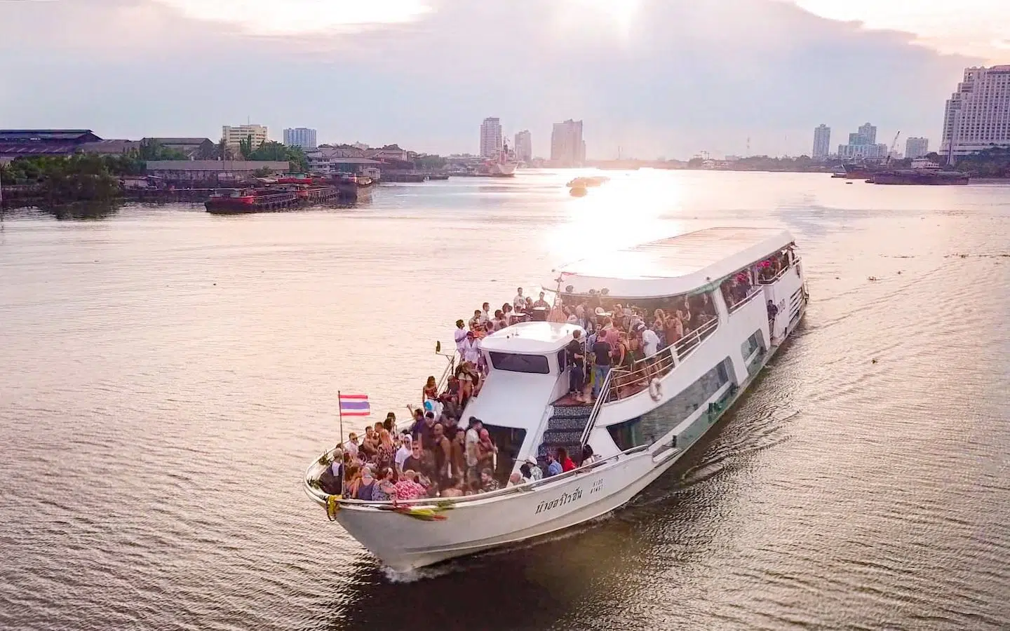 Planning A Private Boat Party In Bangkok Here S What You Need