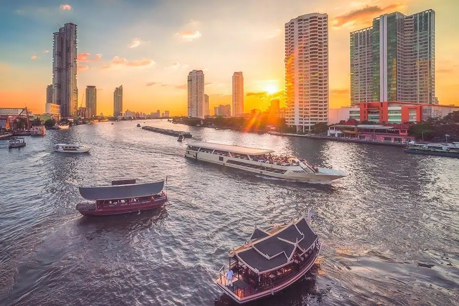 cruises in Bangkok during sunset