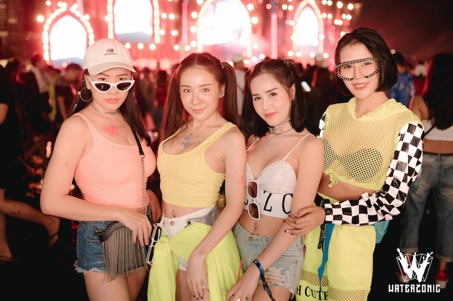 hot Thai girls at Waterzonic festival in Bangkok in 2022