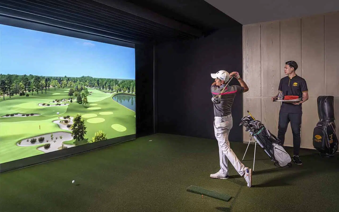 golf simulator in Bangkok with coach