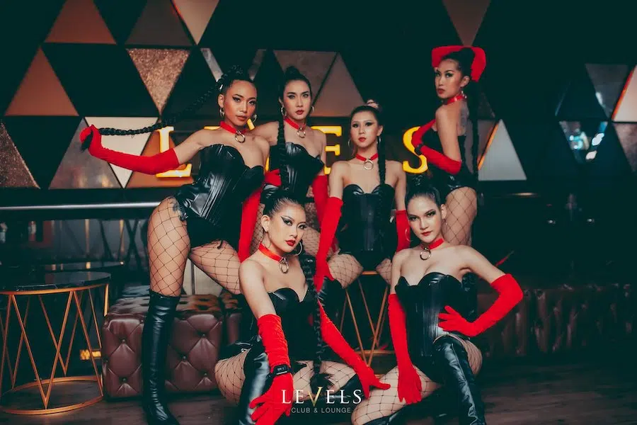 hot Thai dancers at Levels Club Bangkok in Sukhumvit soi 11