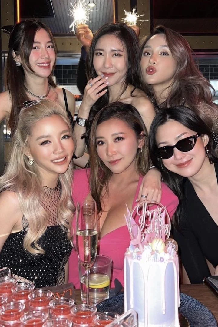 groupe of girls partying in lava bar bangkok