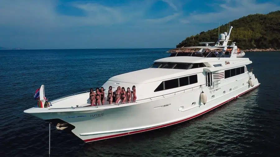 luxury yacht in Pattaya with sexy Thai models
