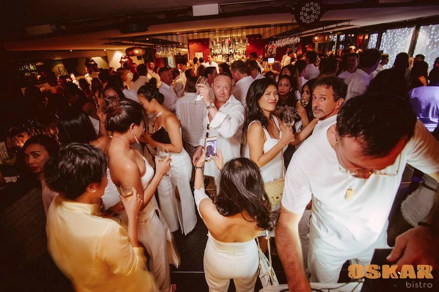 new year eve party with every body wearing white at Oskar Bangkok in Sukhumvit soi 11