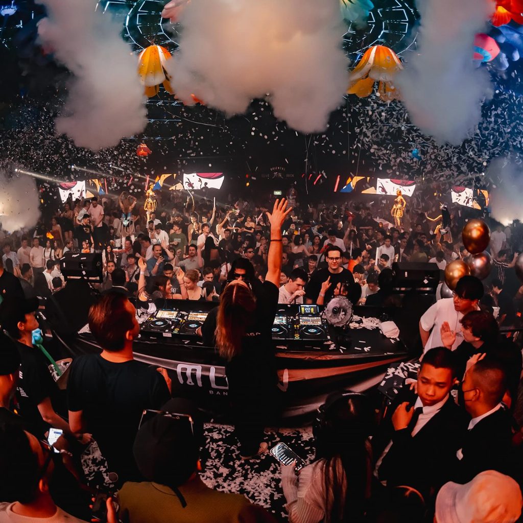 night 1 of mu in’s 1st anniversary