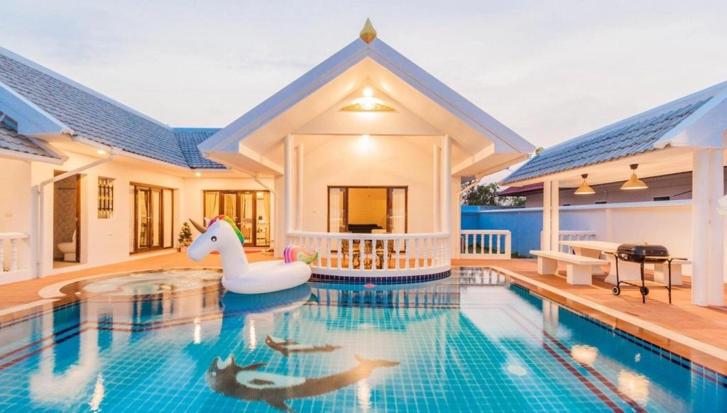 pool villa in Pattaya in the evening with a floatable unicorn