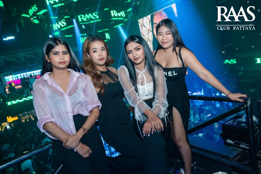 Sexy girls posing for a photo at the Rass Club in Pattaya.