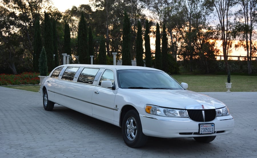 white lincoln stretch limousine